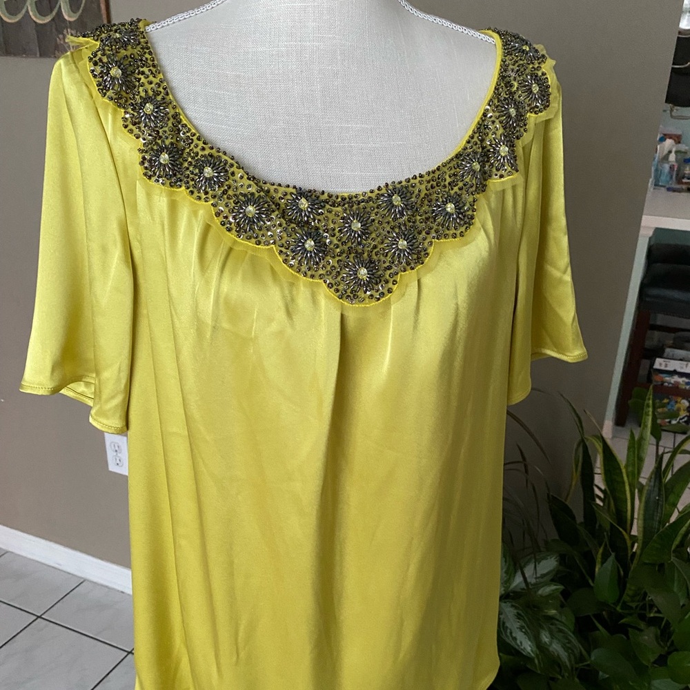 NWOT St John Evening $525 Beaded Sequin Blouse 12 Liquid Satin Silky Chartruese - Picture 12 of 15